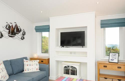 Midway Lodge - Photo 6