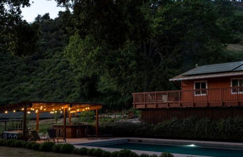 Serene Vineyard Chateau with Pool, Hot Tub, BBQ - Foto 36