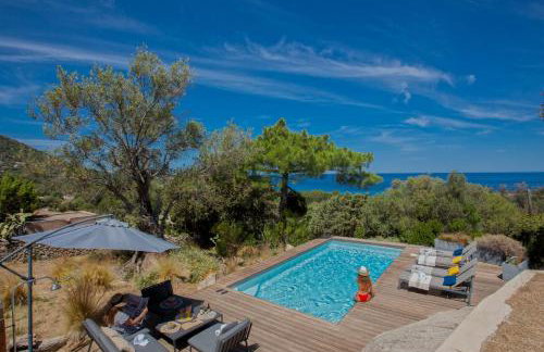 Villa bodri, maison en pierre avec vue mer et piscine chauffée - Foto 1