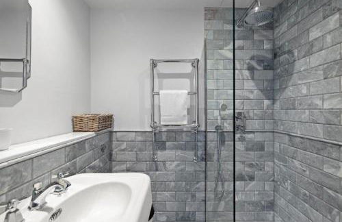 Luxury seaside home - 5 mins walk to beach - hot tub - Foto 18