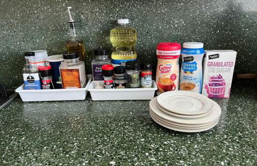 Modern 4 King Beds, Beautiful Large Backyard, Golf, WFH, Long Stays, WI-FI, FWY, 25 mins to Beach - Photo 14