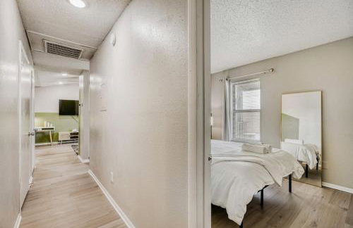 Urban Chic Getaway 2B - Sleeps 6 - Pool Prkg, WD - Foto 18