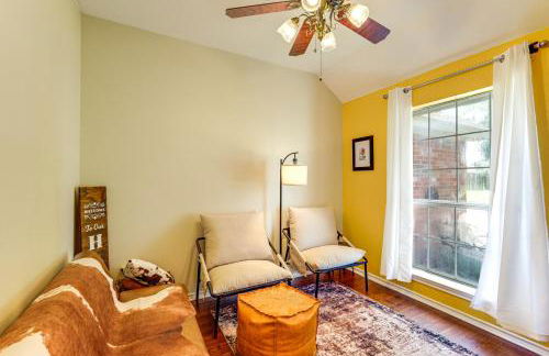 DFW Fun Awaits Family Home in Crowley! - Foto 16