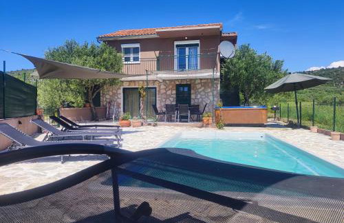 Holiday House Mablo with pool & jacuzzi - Photo 1