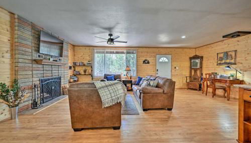 Peaceful Strawberry Cabin Fire Pit and Hot Tub - Foto 4