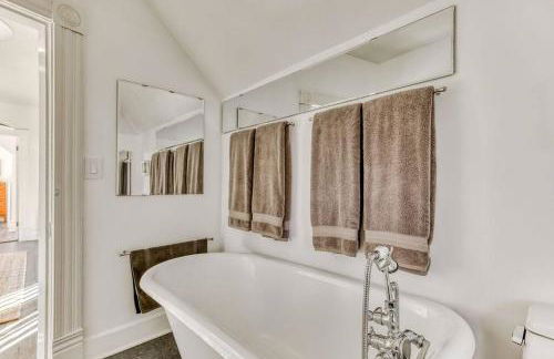 Landmark 23 - Photo 33