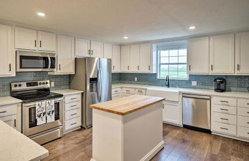 Fire Pit, Pickleball, Pool! Schulenburg Farmhouse - Foto 11