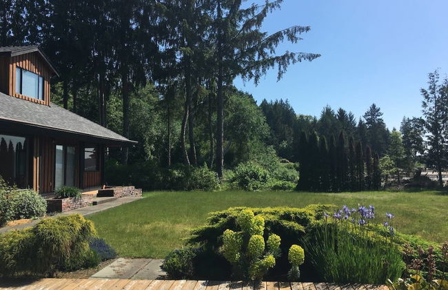 B - Sechelt Private Coastal Home - Photo 17