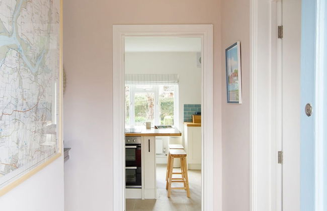 Newly Renovated Cottage 150m From Waterfront - Photo 6