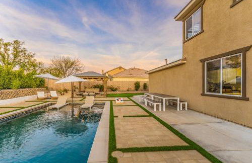 GAMEROOM, King Beds, Movie Projector, Heated Saltwater Pool, Golf and Games! - Foto 59