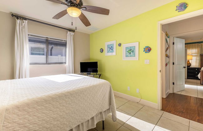 Private Pool + Sunroom Beach Escape at Manatee - Foto 26