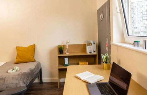 John Lester and Eddie Colman Courts in Salford - Foto 17