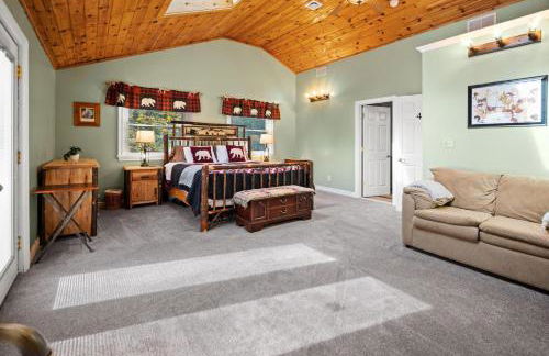 Relaxing Pocono Stay Near Lake with Hot Tub & BBQ - Foto 26