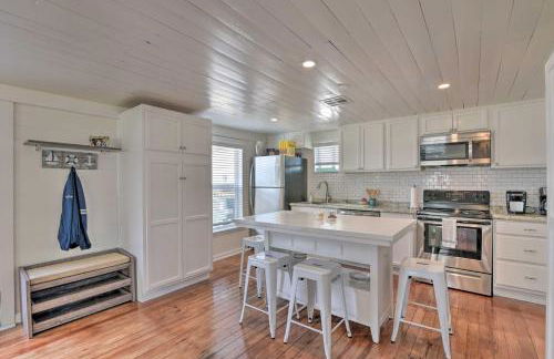 Walk to Beach and State Park! Bungalow in Galveston - Photo 3