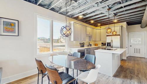 Walkable Gem! Dtwn Chattanooga Base with Balcony - Foto 3