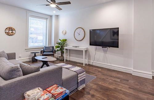 Ann Avenue Modern 3BR Home, Near Downtown with Free Parking - Photo 41