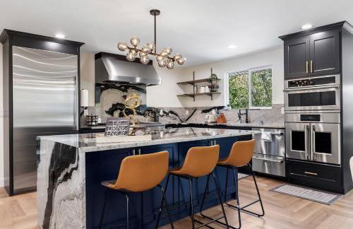 Modern Mountain View Getaway w Huge Outdoor Space - Foto 15