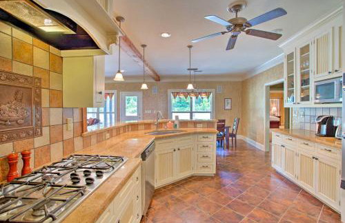 Spacious Stallion Lake Ranch Home with Patio - Foto 8