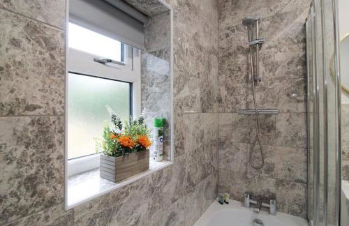 Cosy Modern 3 Bedroom House in Bradford City - Foto 30