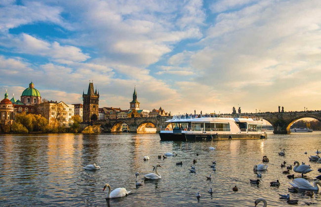 Paseo en barco por Praga - Foto 9