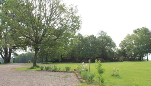 Gîtes à l'ombre des chênes - Photo 3, Garden