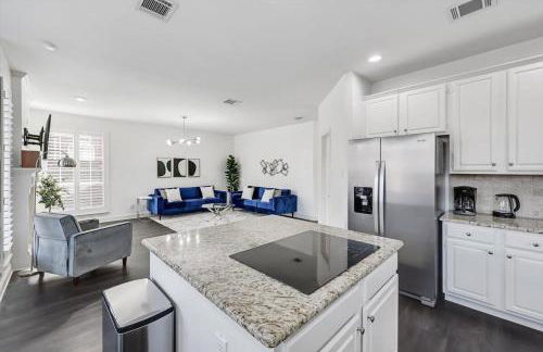 Luxury Home w Hot Tub near DFW Airport - Photo 16