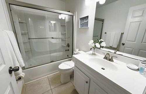 Lakeside Pool Home, Games close to Disney & Malls - Foto 15