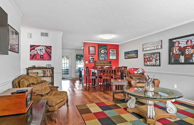 Five Points Dawg Crib On Campus - Foto 10