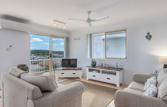 Marine Mirage - 2 Bedroom Apartment with Beachfront Vibes - Photo 9