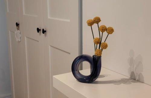 Dawn & Dusk - Modern Two Bedroom Apartment with Mountain Views - Photo 15