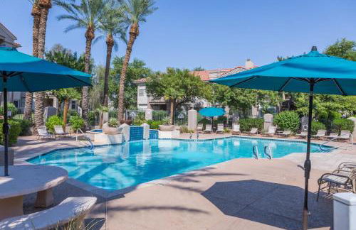 Modern Retreat in Ahwatukee Heated Pool Spa Gym - Foto 1