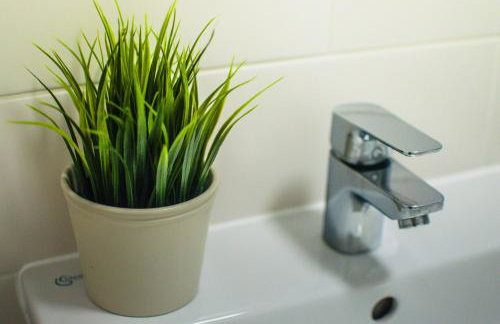 Contractors and Relocators Apt - Long Stay Savings - Fibre Optic Hi-Speed Wi-Fi - Multiple Free Parking Spaces - Netflix - Sleeps 4 - Foto 20