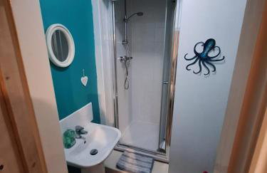 Double Ensuite in a colourful quirky terrace on a quiet leafy street - Foto 9