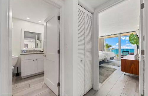 Hutchinson Island BeachFront Heated Pool Balcony Top Floor - Foto 13