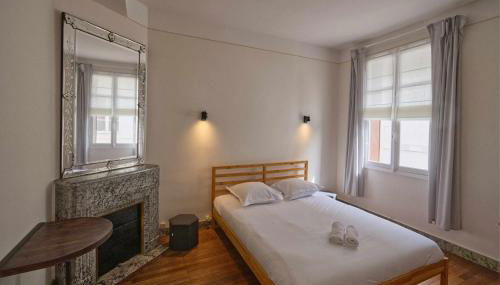 Au pied de la tour Saint Antoine - Photo 3