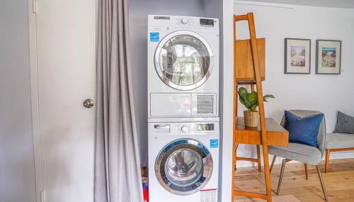 Tranquil 2BR downtown condo, Parking, King bed - Photo 5