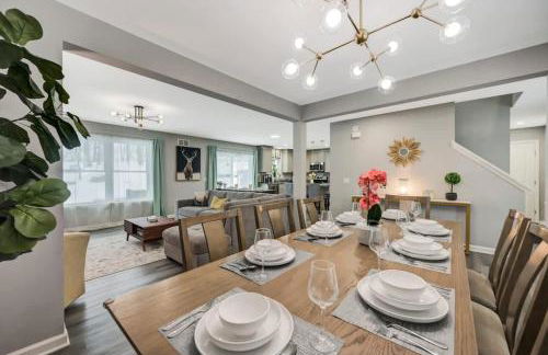 Modern 5BR, Kid-Friendly Home In Poconos with Pool Table - Foto 31