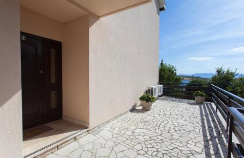 Captain's Apartment with Sea View - Photo 27