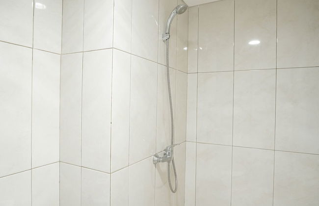 Minimalist And Cozy 2Br Apartment At The Nest Near Puri By Travelio - Foto 15