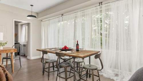 The Morgan - Refined 2BR King Suite with Free Parking - Foto 4