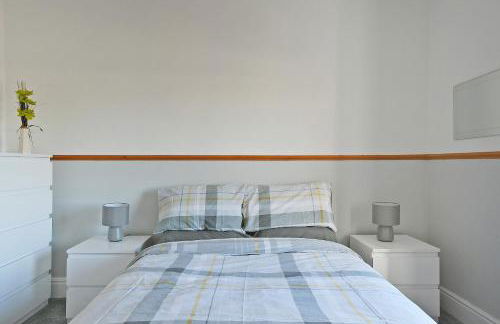 Spacious 4BR, Parking, Near Centre, Accommodates 7 - Foto 7