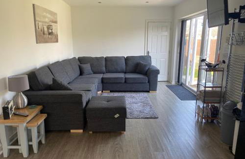 BeRo Bungalow with a hot tub & a large garden! - Foto 18