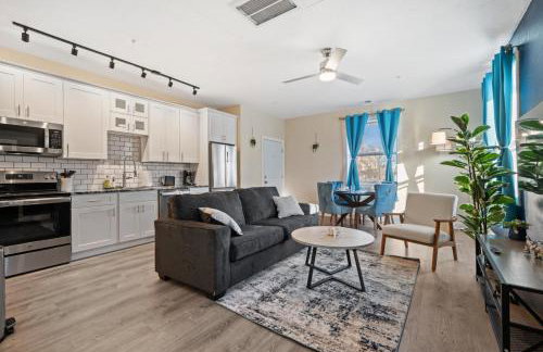 Cozy King Bed Suite with Free Parking - Foto 8