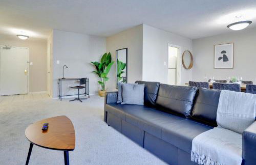 This Apt is Perfect For Business Trips or a Relaxing Vacation - Photo 2