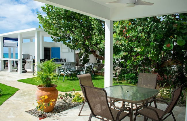 The W Villa 5 B R Oceanfront w Staff - Photo 4