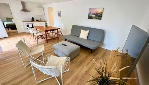 Newly renovated guest apartment at villa with great location! - Photo 3