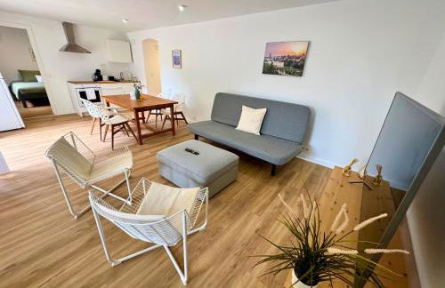 Newly renovated guest apartment at villa with great location! - Photo 3