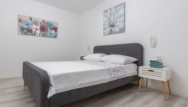 Beachfront villa Mihovil w. beach access - Foto 3, Habitación