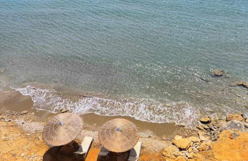 Seafront Villa Nafsika - Private Heated infinity Pool - Direct access to the beach - Play area - Foto 38