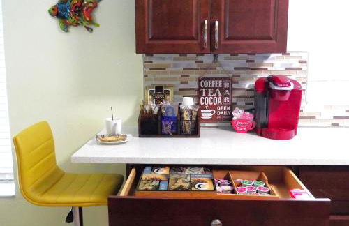 Family, Couples Retreat near Airport, Cruise Port & Beaches - Foto 3